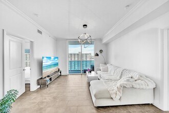 1945 S Ocean Dr, Unit 1803 in Hallandale Beach, FL - Foto de edificio - Building Photo