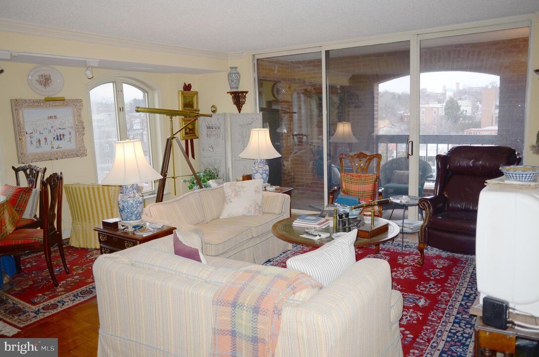 1080 Wisconsin Ave NW-Unit -503 WEST BUILDING in Washington, DC - Building Photo