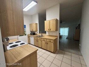 330 S Orlando Ave in Cocoa Beach, FL - Building Photo - Building Photo