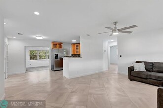 101 SE 10th Ct in Deerfield Beach, FL - Building Photo - Building Photo