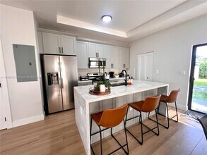 8753 SW 34th St in Miami, FL - Building Photo - Building Photo