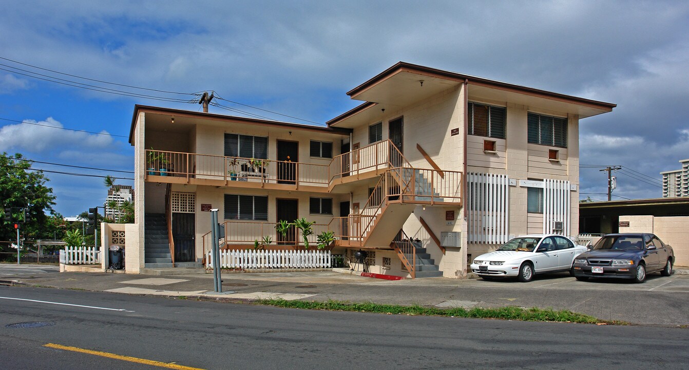 1602 Lusitana St in Honolulu, HI - Building Photo