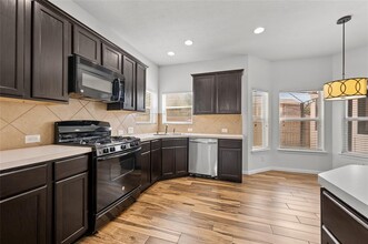 8011 Louise Oak Ct in Spring, TX - Building Photo - Building Photo