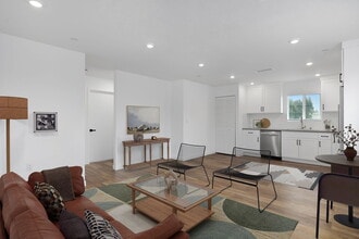 Quattro Apartments in Sylmar, CA - Building Photo - Building Photo