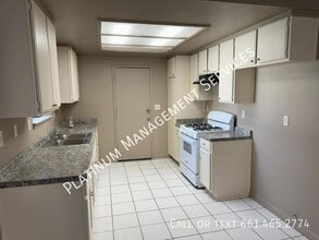 37609 15th St E in Palmdale, CA - Building Photo - Building Photo