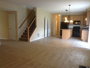 6694 Wilmot Ln in Avon, IN - Foto de edificio - Building Photo