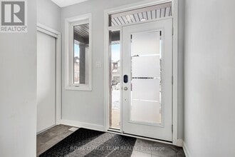 1019 Showman St in Ottawa, ON - Building Photo - Building Photo