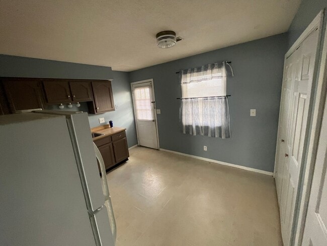 26-32 Circle Dr in Chatham, IL - Foto de edificio - Building Photo