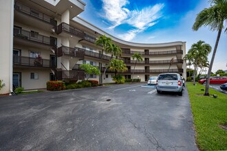 300 Waterway Dr S in Lantana, FL - Building Photo - Building Photo