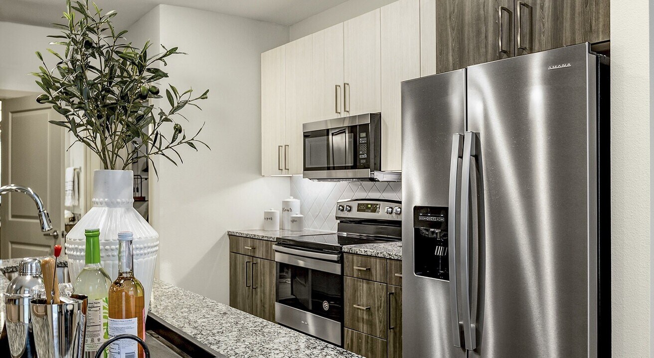 7100 Uvalde Rd in Houston, TX - Building Photo