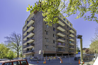 Kensington House in Hackensack, NJ - Building Photo - Building Photo