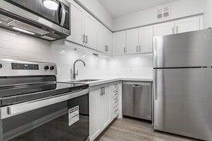 25 Lorne Ave in Newmarket, ON - Building Photo