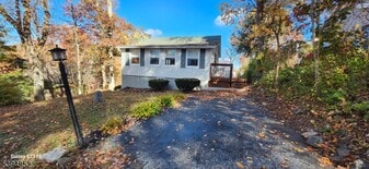 13 Elizabeth Rd in West Milford, NJ - Building Photo