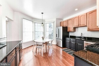 46342 Summerhill Pl in Sterling, VA - Foto de edificio - Building Photo