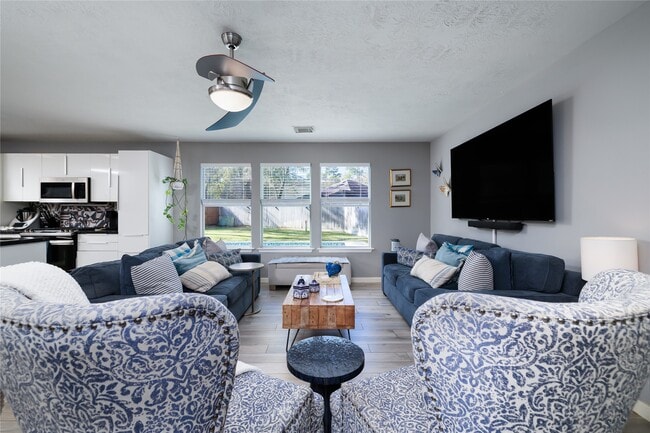 property at 143 S Vesper Bend Cir