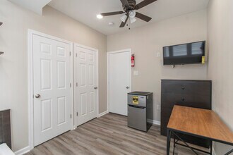 917 W Duncannon Ave, Unit 1st Floor - A3 in Philadelphia, PA - Building Photo - Building Photo
