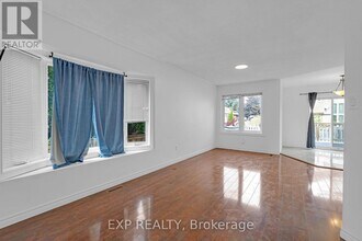 6069 Maple Gate Cir in Mississauga, ON - Building Photo - Building Photo