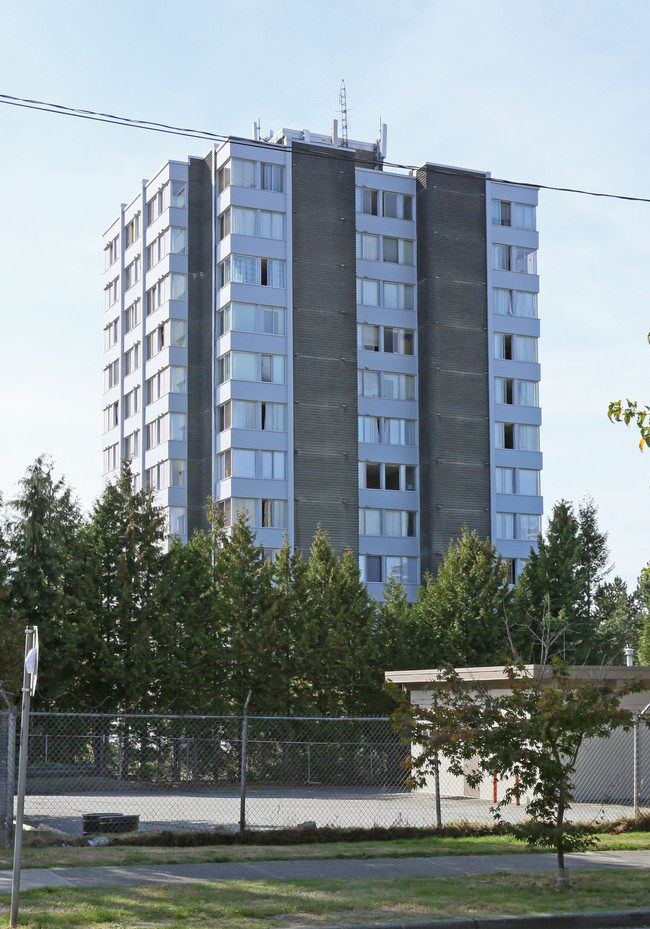 Grandview Towers in Vancouver, BC - Building Photo - Building Photo