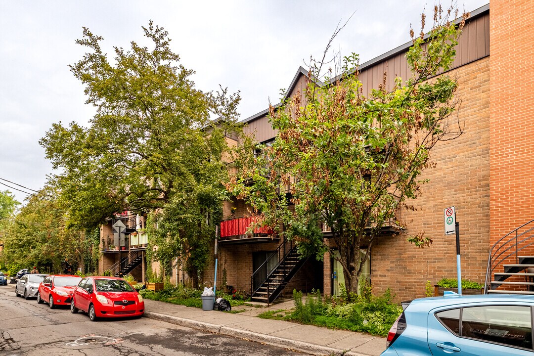 3879 Rivard Rue in Montréal, QC - Building Photo