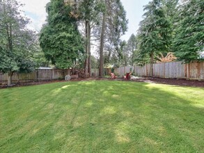 8150 SW Birchwood Rd in Portland, OR - Foto de edificio - Building Photo