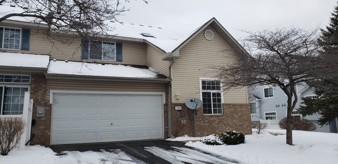 13495 Carmody Dr in Eden Prairie, MN - Building Photo