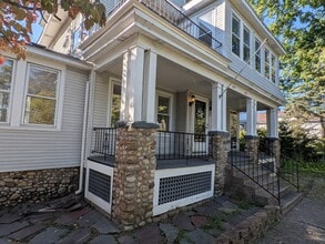 1855 Northampton St in Holyoke, MA - Foto de edificio - Building Photo