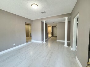 5262 Tulane Ave in Jacksonville, FL - Building Photo - Building Photo