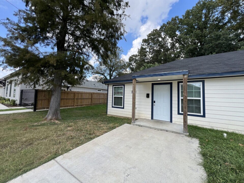 1573 Fig St in Baton Rouge, LA - Building Photo