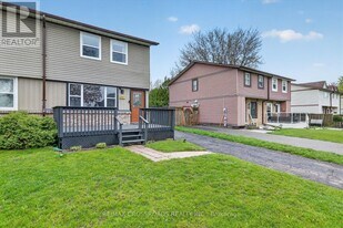 357 Pompano Ct in Oshawa, ON - Building Photo