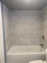 161 Sleeping Giant Dr in Hamden, CT - Foto de edificio - Building Photo