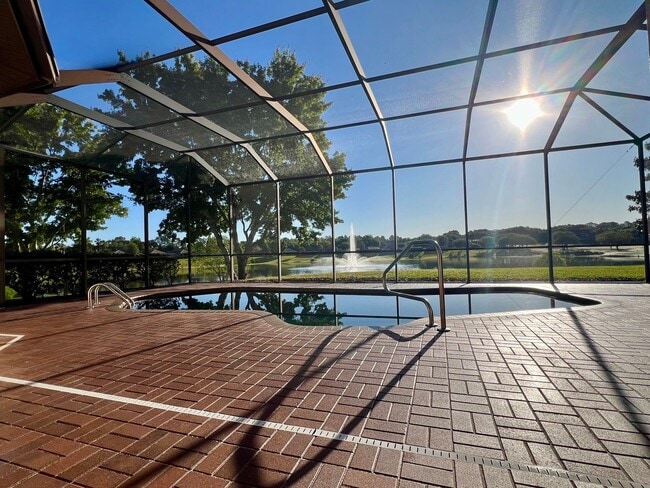 property at 2115 N Lakecrest Loop