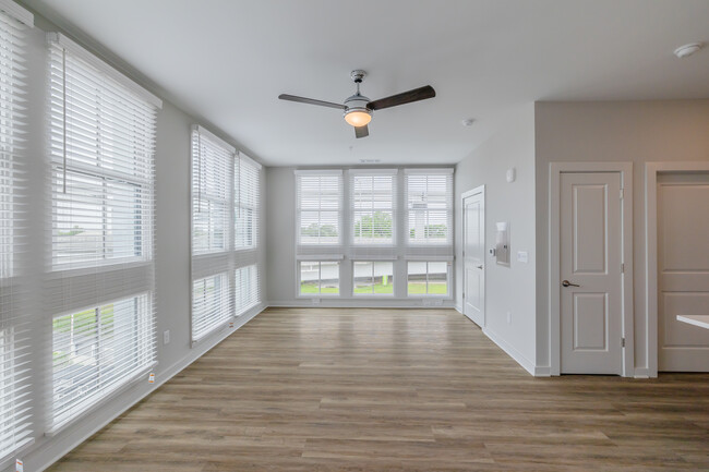 Madison Station in Charleston, SC - Building Photo - Interior Photo