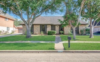 2707 Planters St in Sugar Land, TX - Building Photo