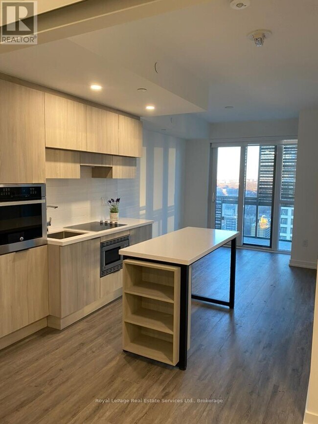 39 Roehampton Ave in Toronto, ON - Building Photo - Building Photo