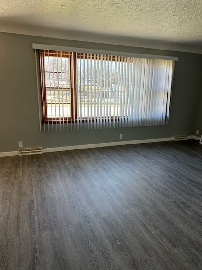 537 Mildred Ave in Waterloo, IA - Building Photo - Building Photo