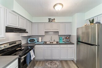 7642 SW 80th St in Ocala, FL - Building Photo - Building Photo
