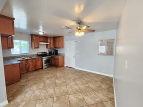 7910 Nagle Ave in North Hollywood, CA - Building Photo - Building Photo