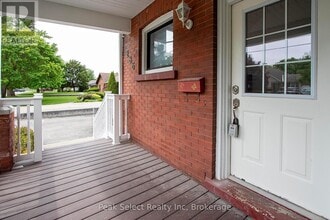 286 Tracy St in St Marys, ON - Building Photo - Building Photo