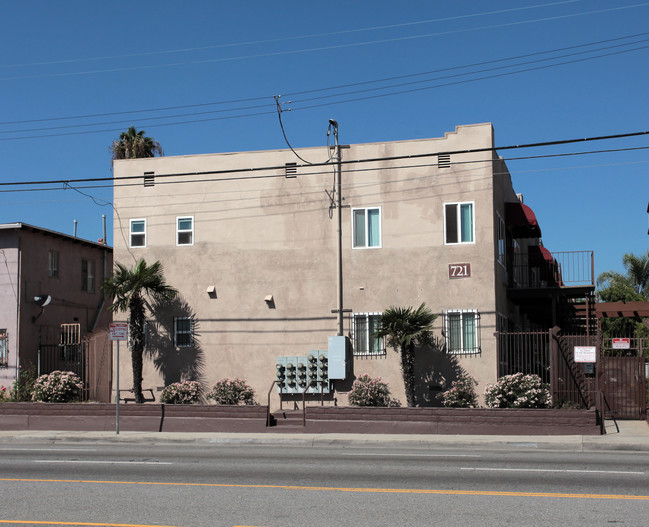 Royals I and II Apartments in Gardena, CA - Building Photo - Building Photo