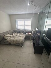 2238 Monroe St, Unit 306 in Hollywood, FL - Foto de edificio - Building Photo