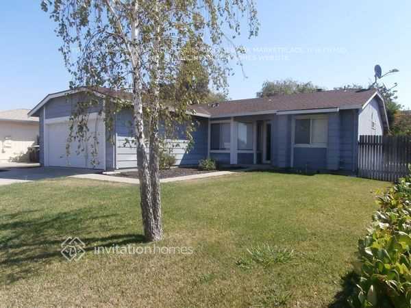 1009 Murre Way in Suisun City, CA - Building Photo