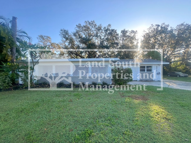 property at 2618 S Palmeden Dr