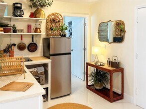 335 Ocean Dr in Miami Beach, FL - Building Photo - Building Photo