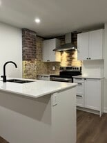 27 Peter St N in Orillia, ON - Building Photo