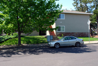 168 Towne Ter in Los Gatos, CA - Building Photo - Building Photo