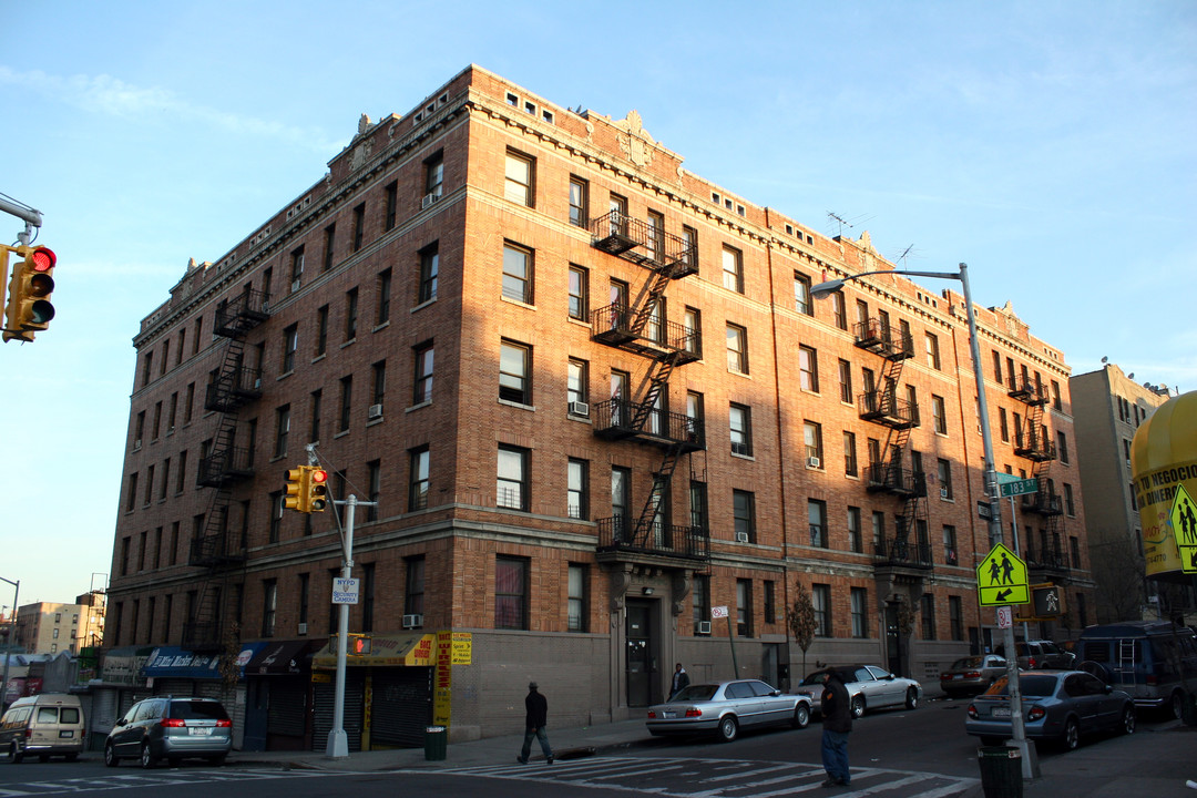 2295 Morris Ave in Bronx, NY - Building Photo