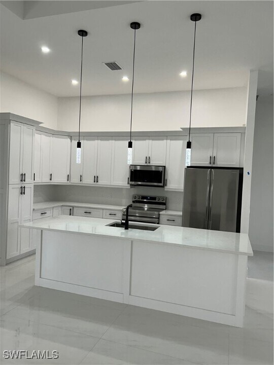 2492 27th Ave NE in Naples, FL - Building Photo