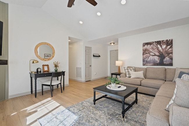 17 Northridge Cir, Unit SI ID1359609P