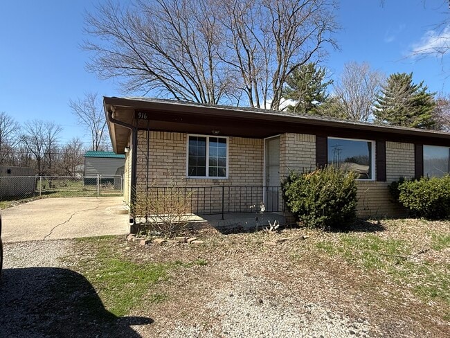 property at 916 N Avon Ave