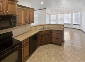 313 N Shannon Way, Unit 7208-A in Mustang, OK - Building Photo - Building Photo